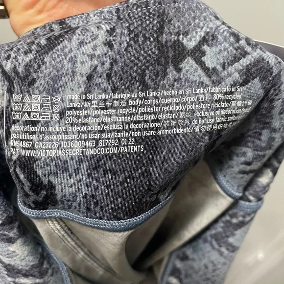 Victoria Secret On Point Blue Snakeskin Leggings - Picture 2 of 5